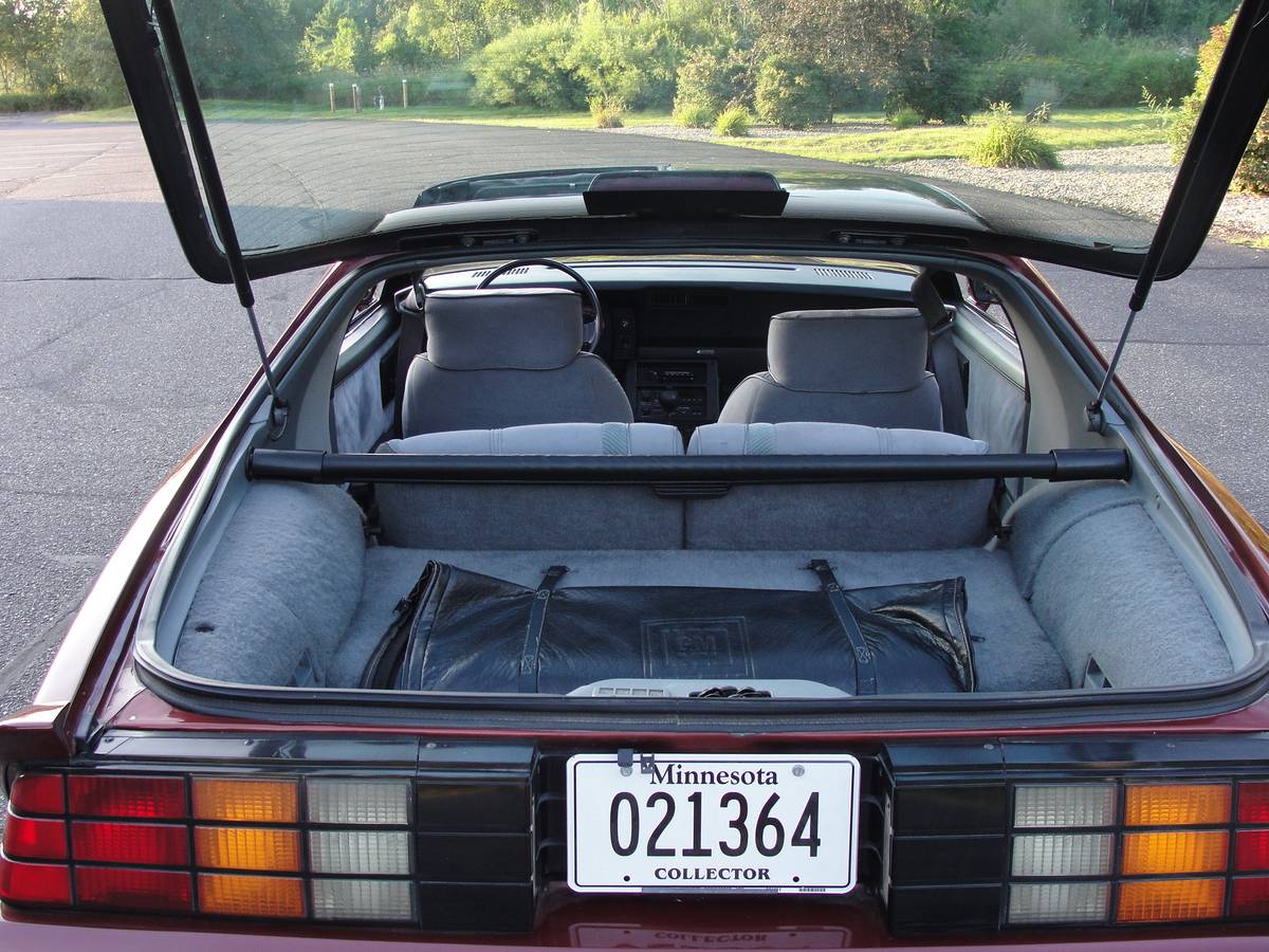 Chevrolet-Iroc-z-28-1986-4