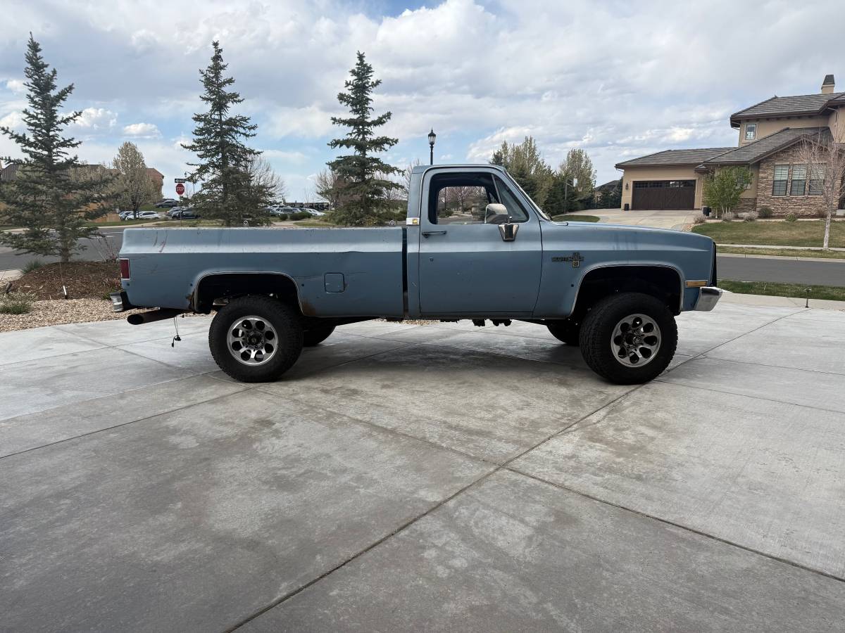 Chevrolet-K10-1984-blue-4