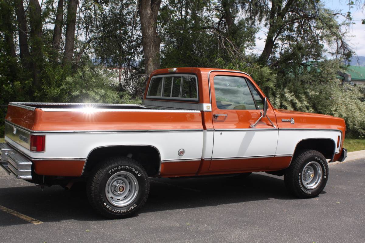 Chevrolet-K10-silverado-1975-orange-10