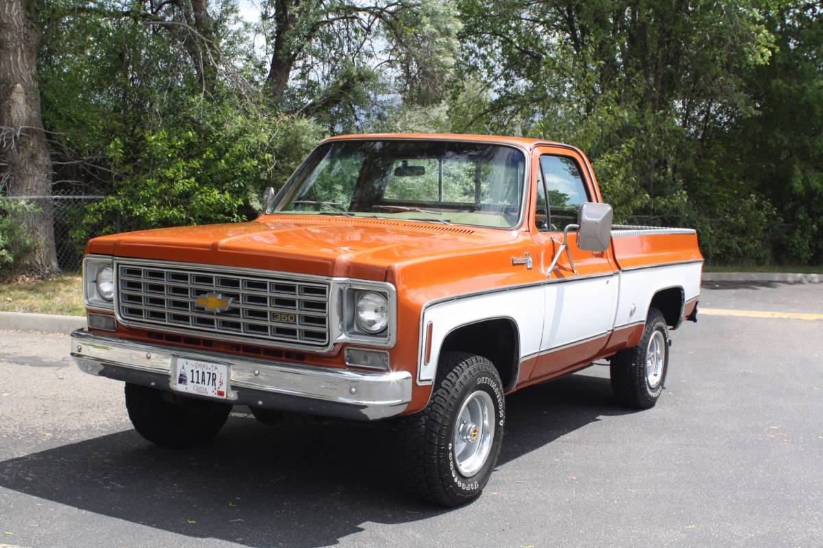 Chevrolet-K10-silverado-1975-orange-13