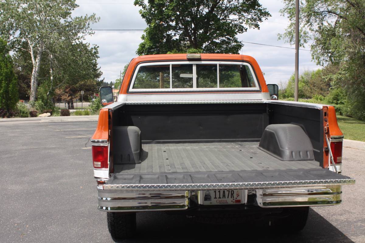 Chevrolet-K10-silverado-1975-orange-15