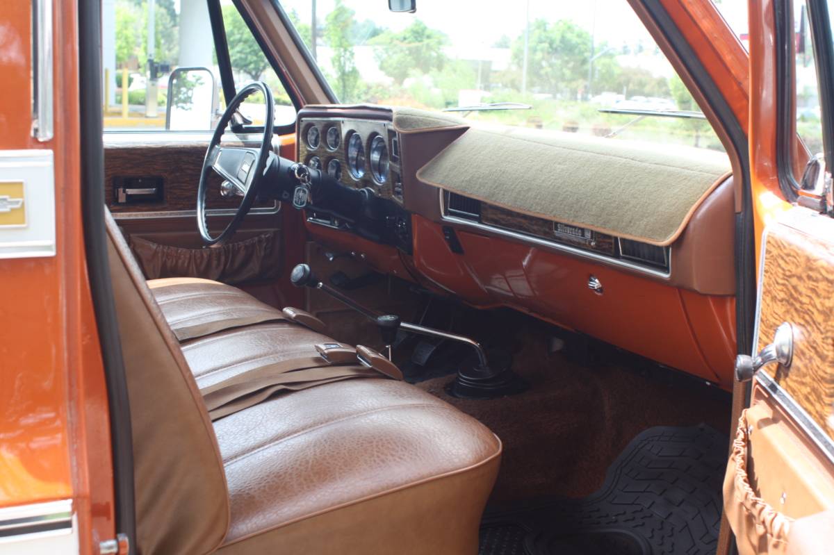Chevrolet-K10-silverado-1975-orange-16