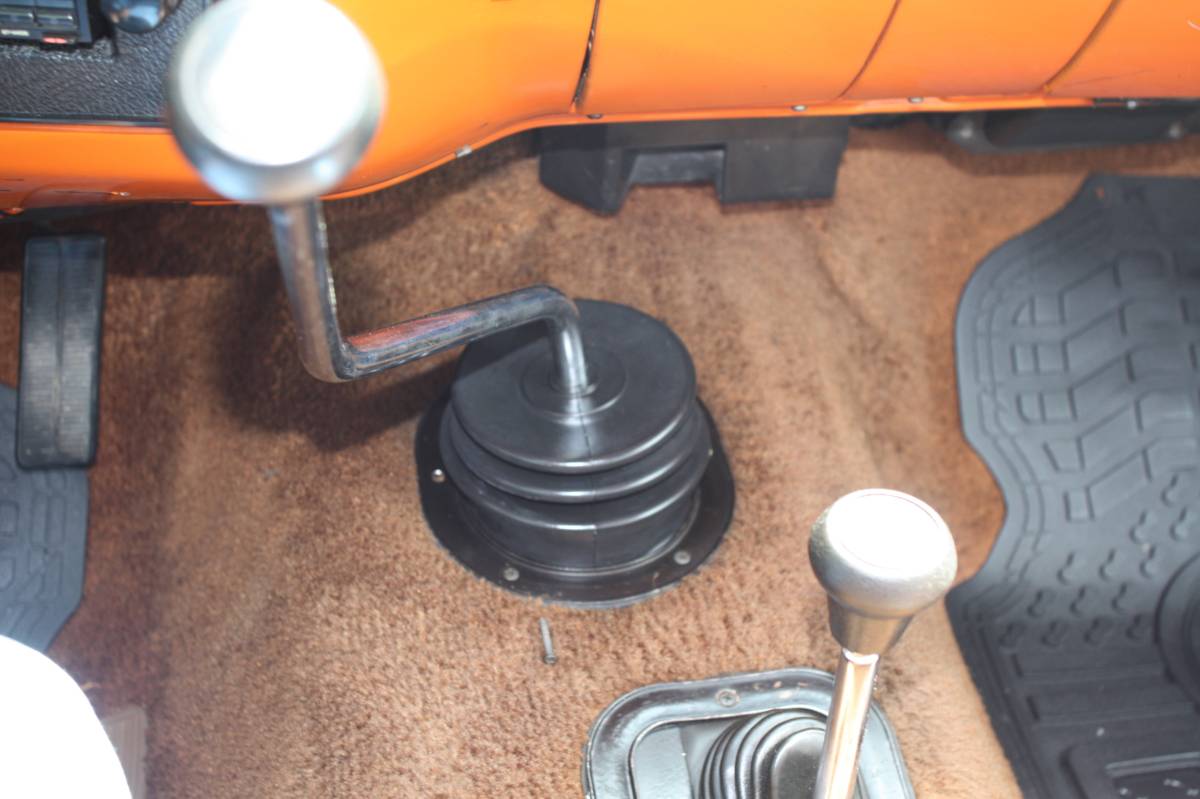 Chevrolet-K10-silverado-1975-orange-4
