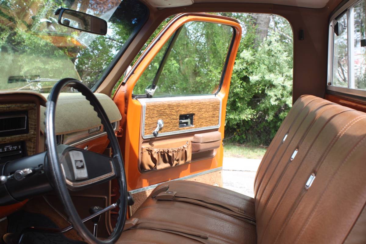 Chevrolet-K10-silverado-1975-orange-6