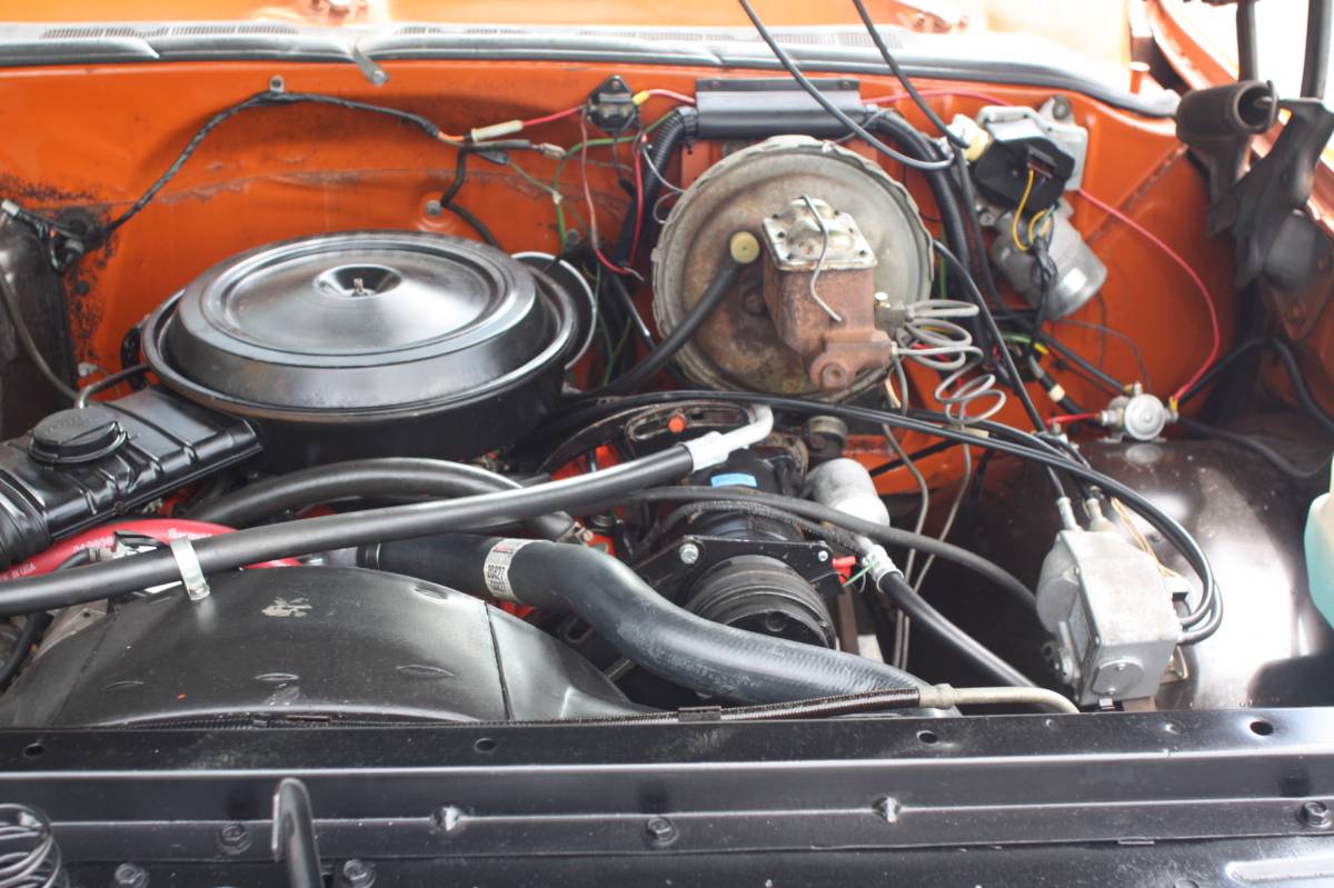 Chevrolet-K10-silverado-1975-orange-7
