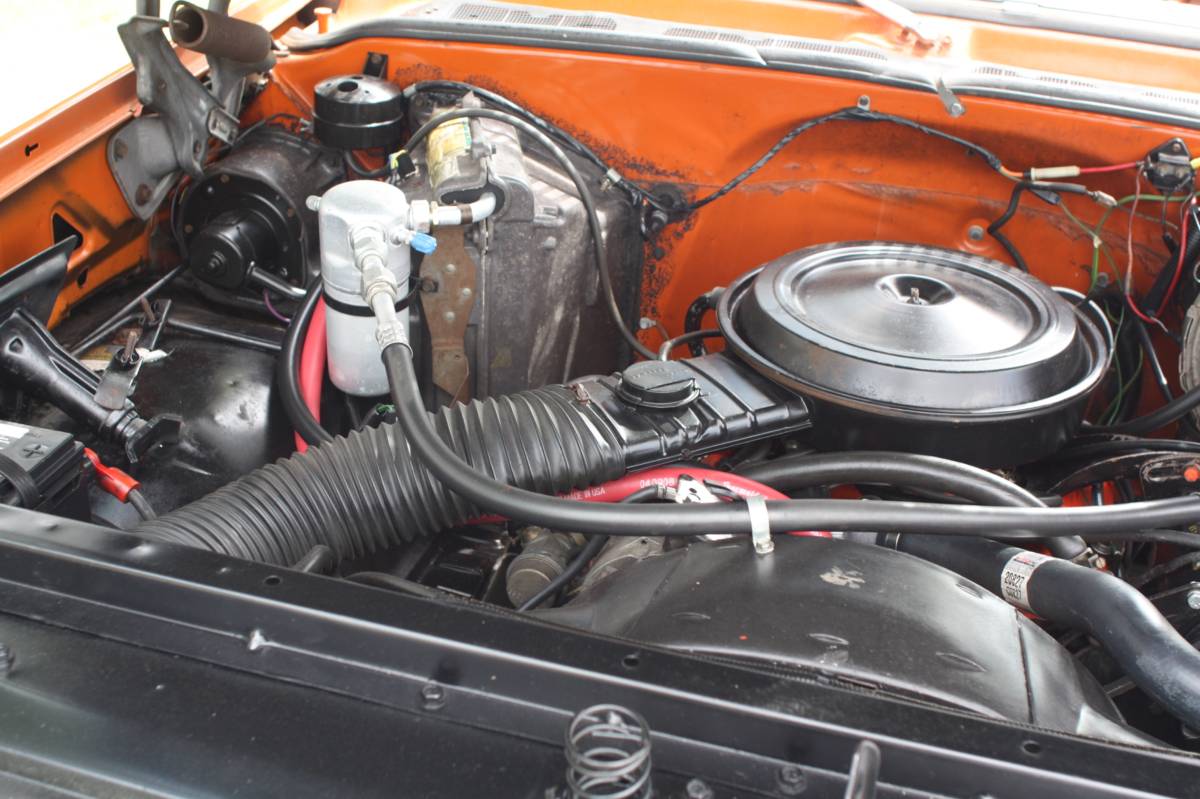 Chevrolet-K10-silverado-1975-orange-8