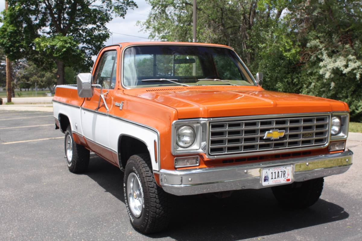 Chevrolet-K10-silverado-1975-orange