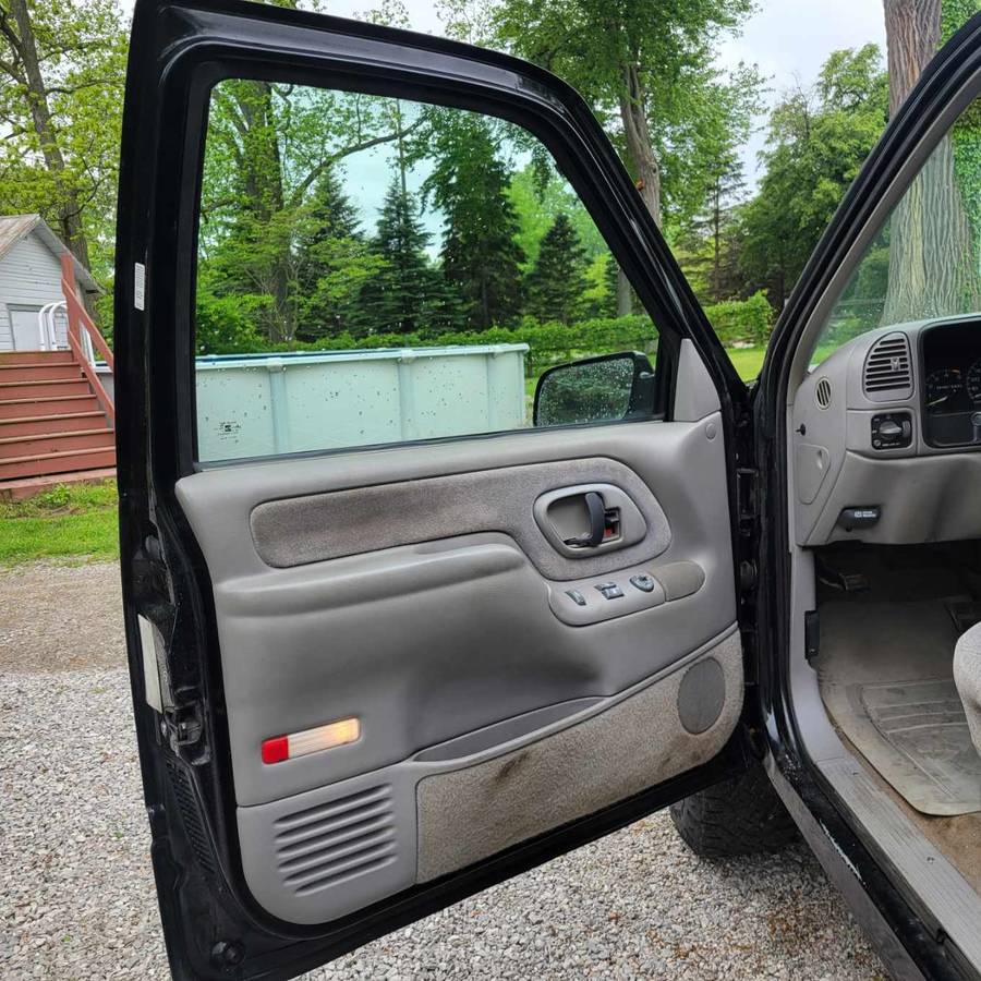 Chevrolet-K1500-1995-black-10