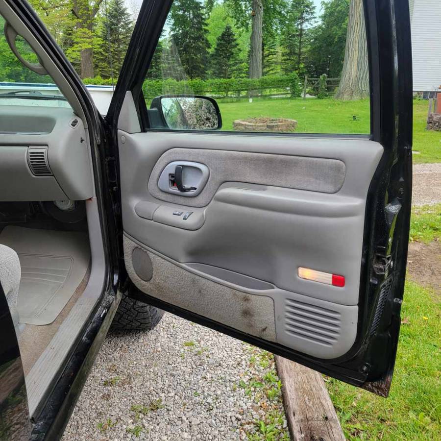 Chevrolet-K1500-1995-black-11