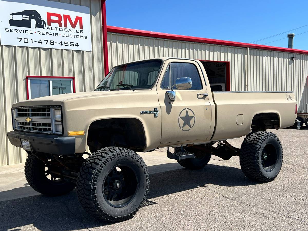 Chevrolet-K20-1984-custom-1