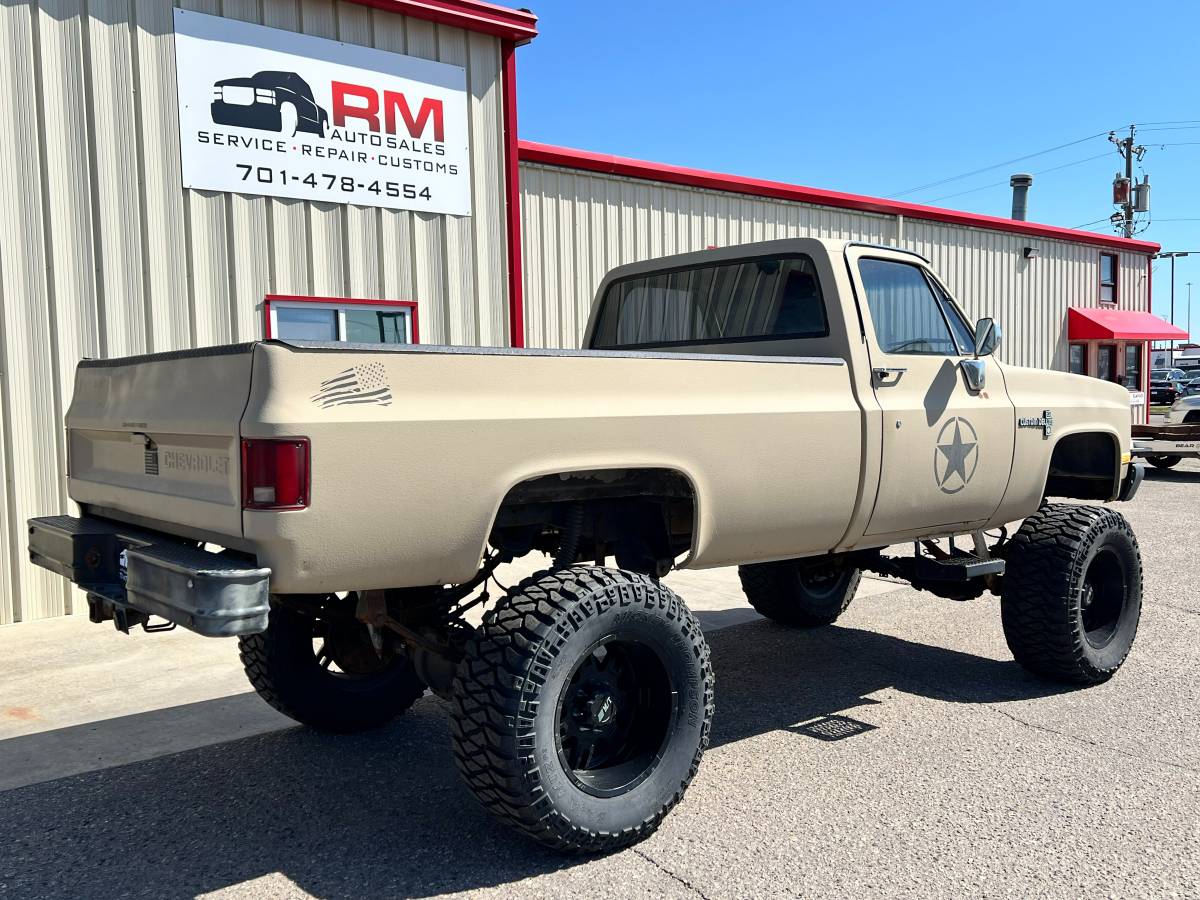 Chevrolet-K20-1984-custom-2