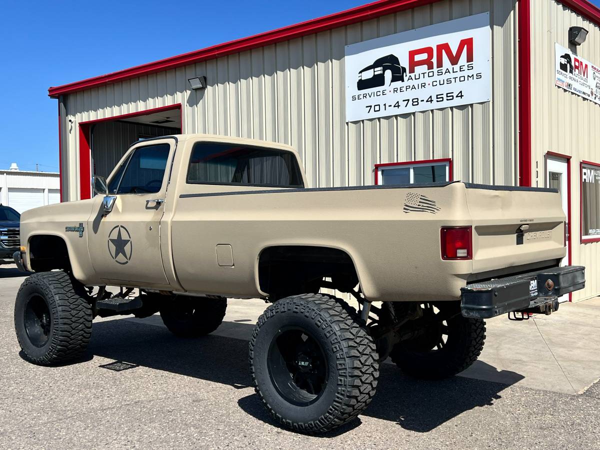 Chevrolet-K20-1984-custom-3