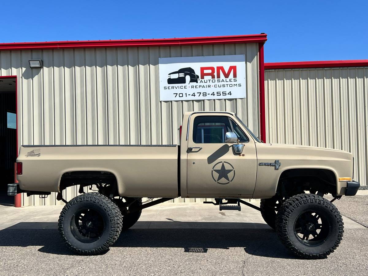 Chevrolet-K20-1984-custom-4