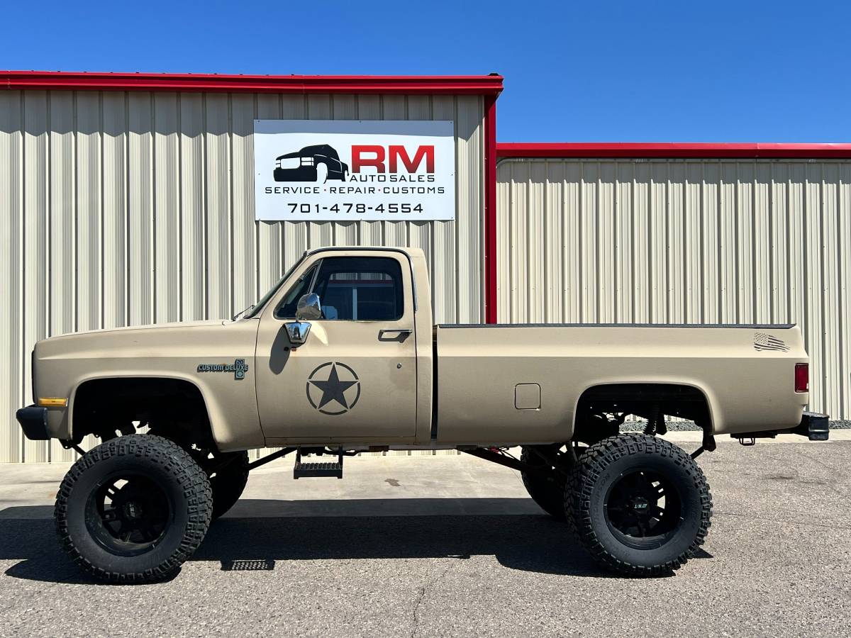 Chevrolet-K20-1984-custom-5