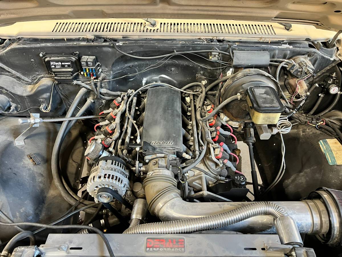 Chevrolet-K20-1984-custom-8