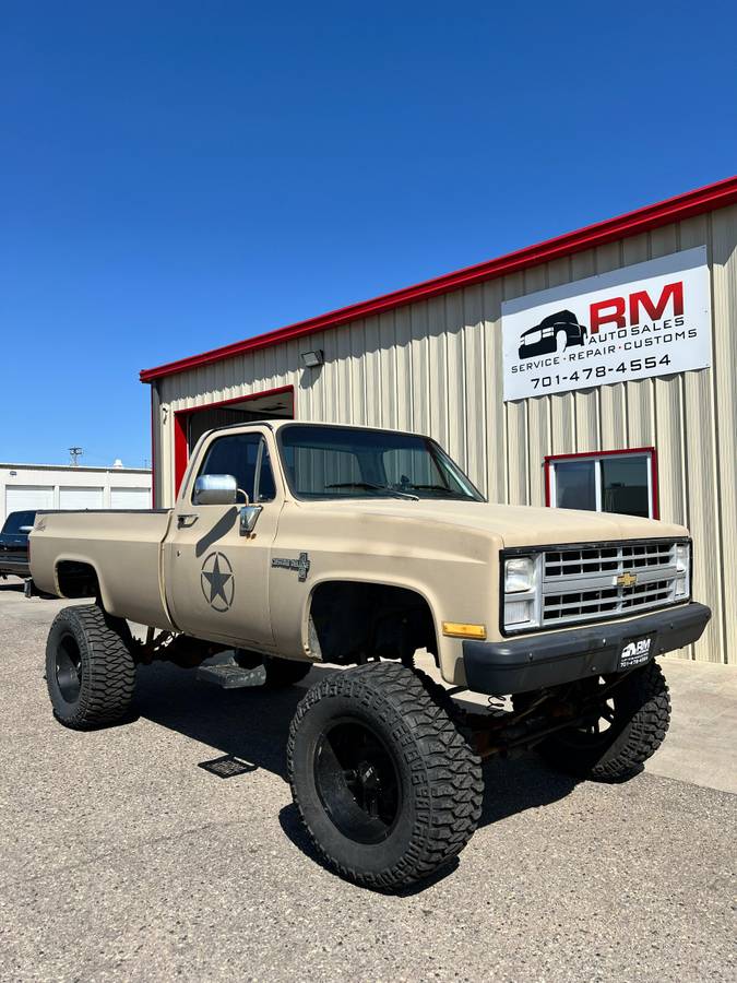 Chevrolet-K20-1984-custom-9