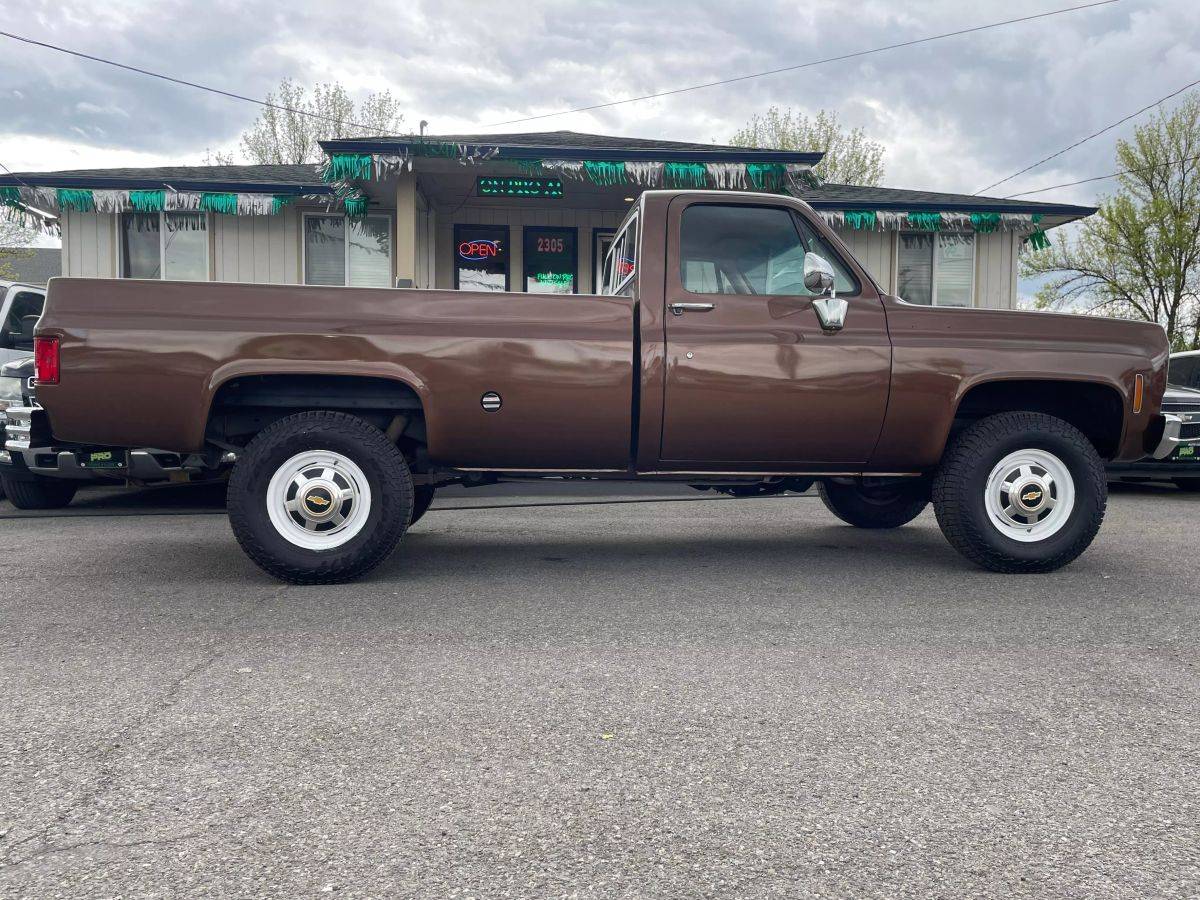 Chevrolet-K2500-1977-brown-4