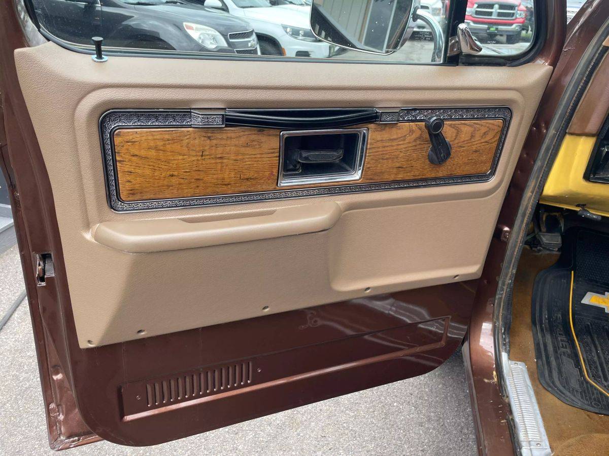 Chevrolet-K2500-1977-brown-7