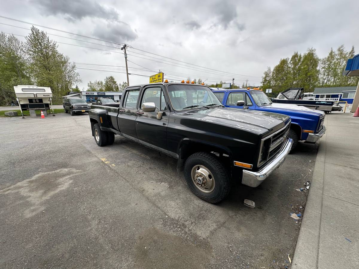 Chevrolet-K30-1985-black-1