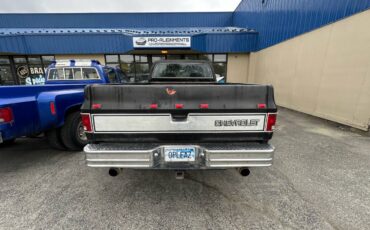 Chevrolet-K30-1985-black-2