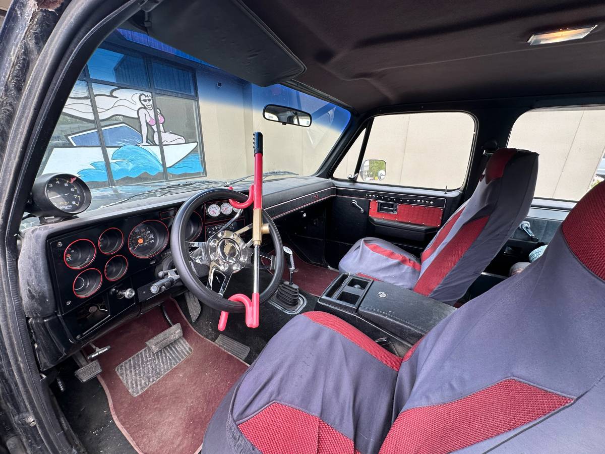 Chevrolet-K30-1985-black-3