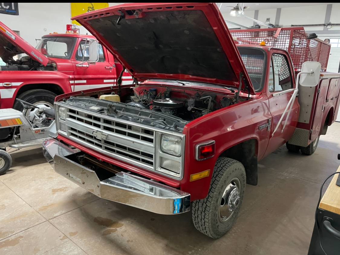 Chevrolet-K30-1986-red-2