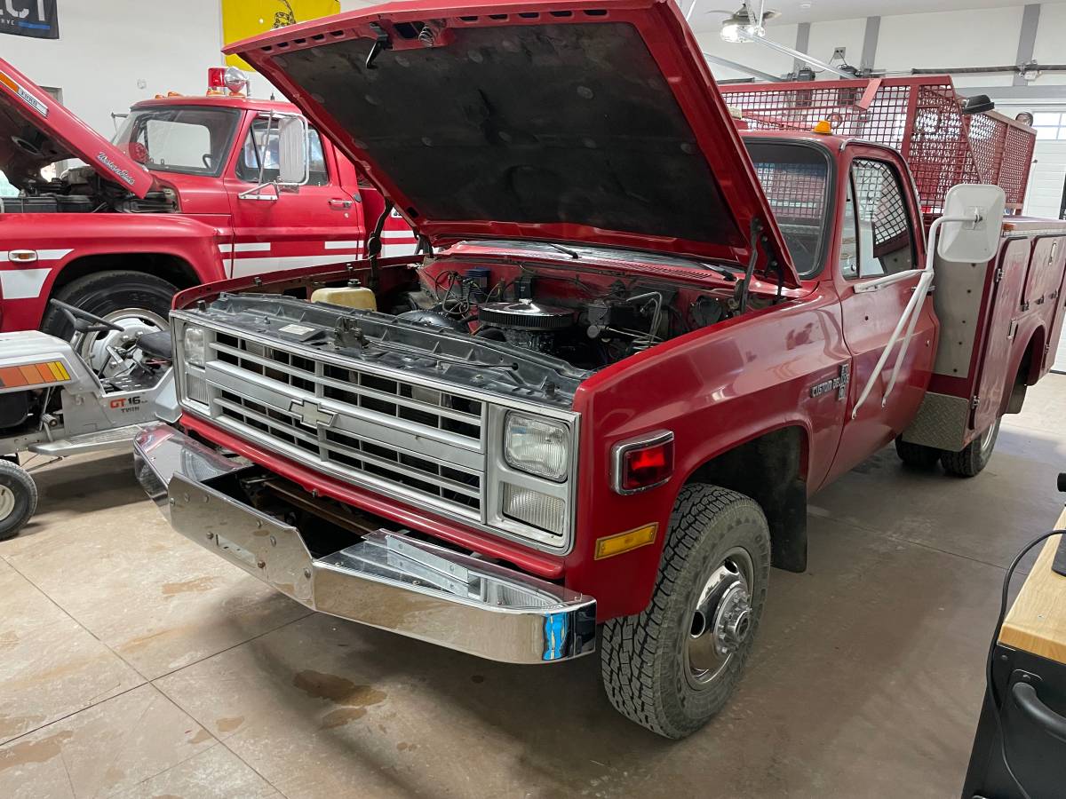 Chevrolet-K30-1986-red-4