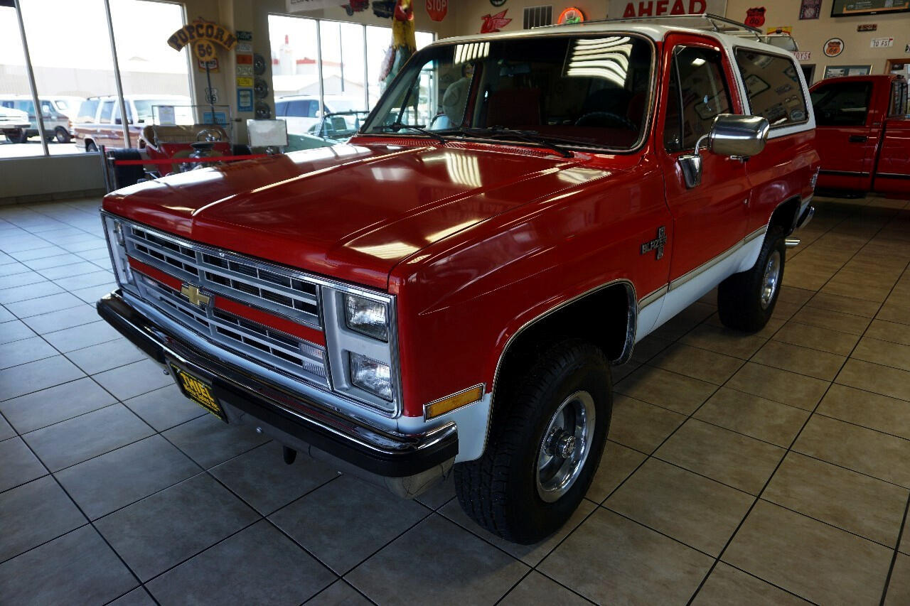 Chevrolet-K5-Blazer-1985-Classic-Car-2