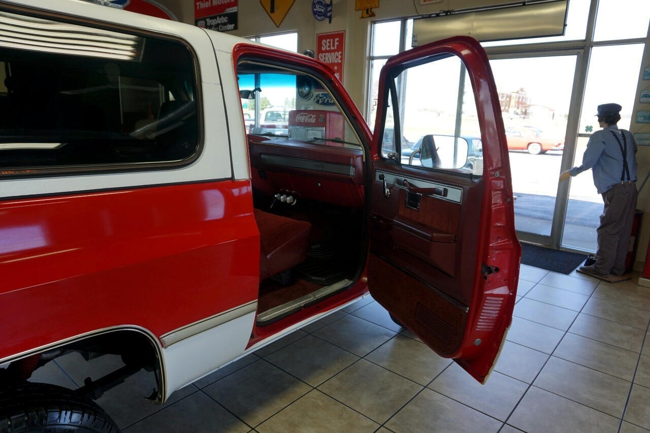 Chevrolet-K5-Blazer-1985-Classic-Car-24