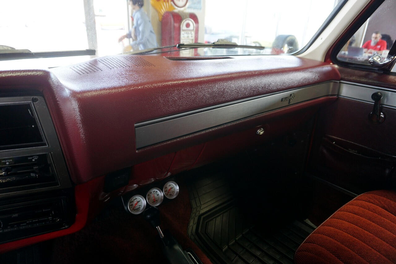 Chevrolet-K5-Blazer-1985-Classic-Car-28