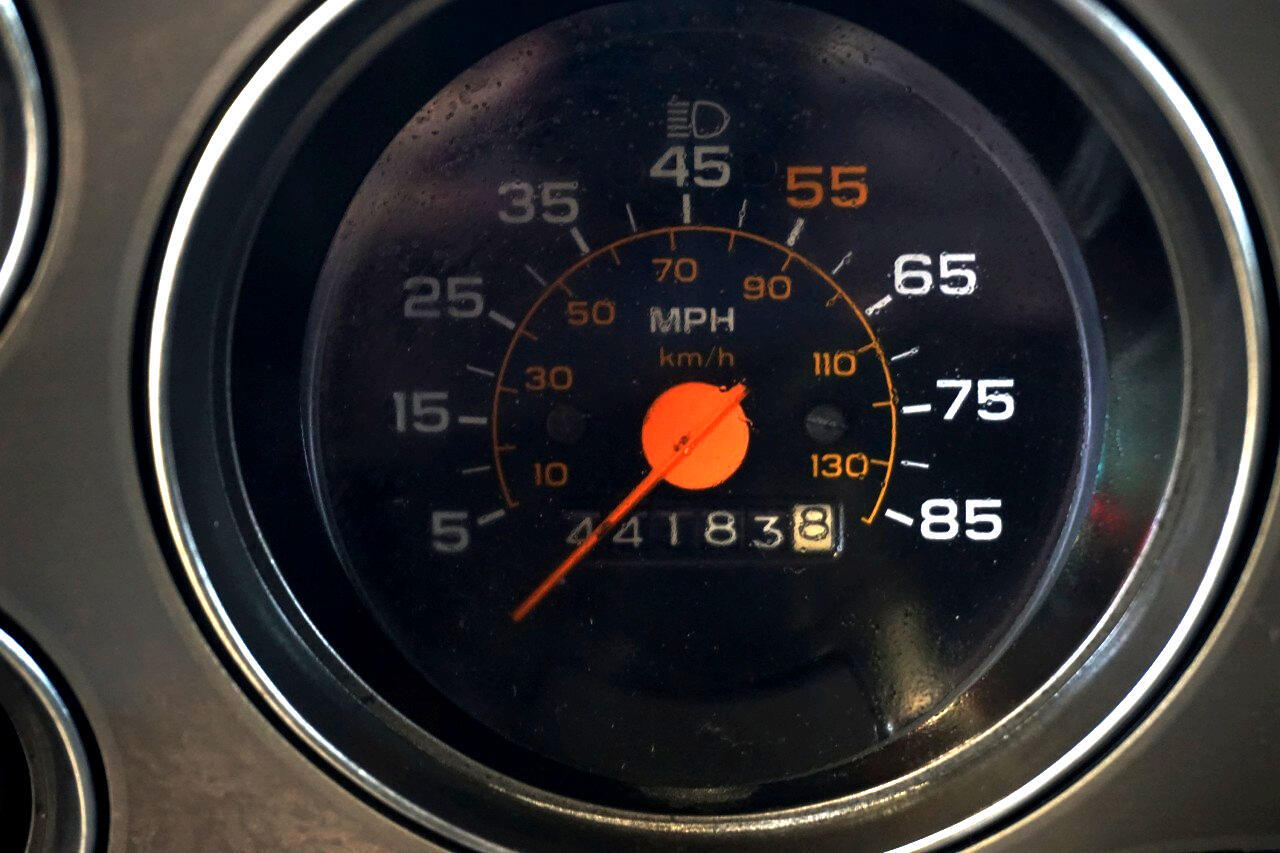 Chevrolet-K5-Blazer-1985-Classic-Car-33