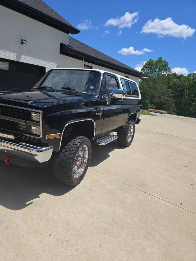 Chevrolet-K5-blazer-1984-black-3