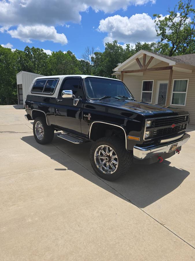 Chevrolet-K5-blazer-1984-black-7