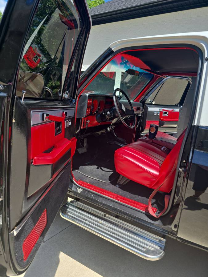Chevrolet-K5-blazer-1984-black-8