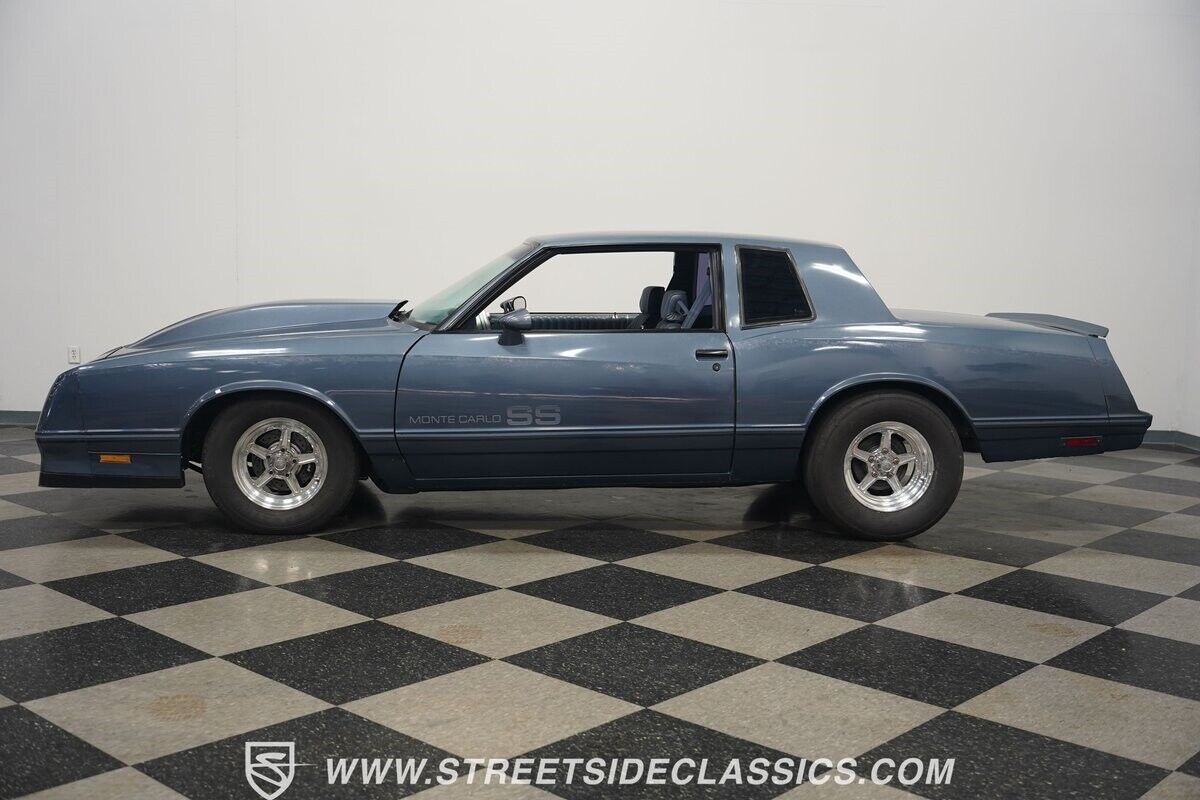 Chevrolet-Monte-Carlo-1984-Coupe-2
