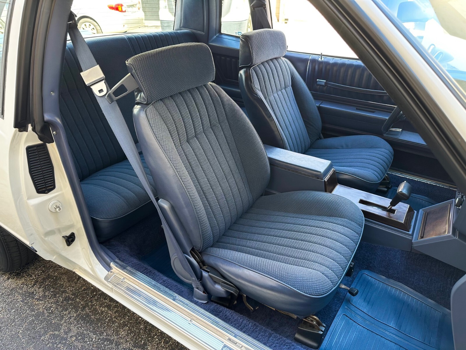 Chevrolet-Monte-Carlo-1984-Coupe-28