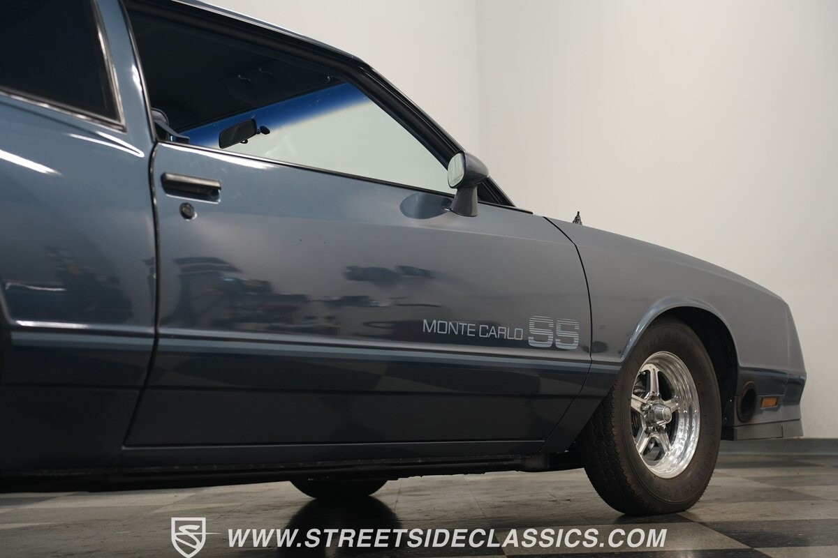 Chevrolet-Monte-Carlo-1984-Coupe-32
