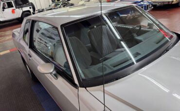 Chevrolet-Monte-Carlo-1985-Coupe-10