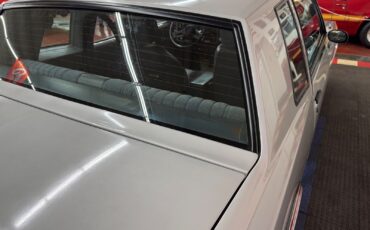 Chevrolet-Monte-Carlo-1985-Coupe-13