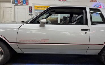 Chevrolet-Monte-Carlo-1985-Coupe-17