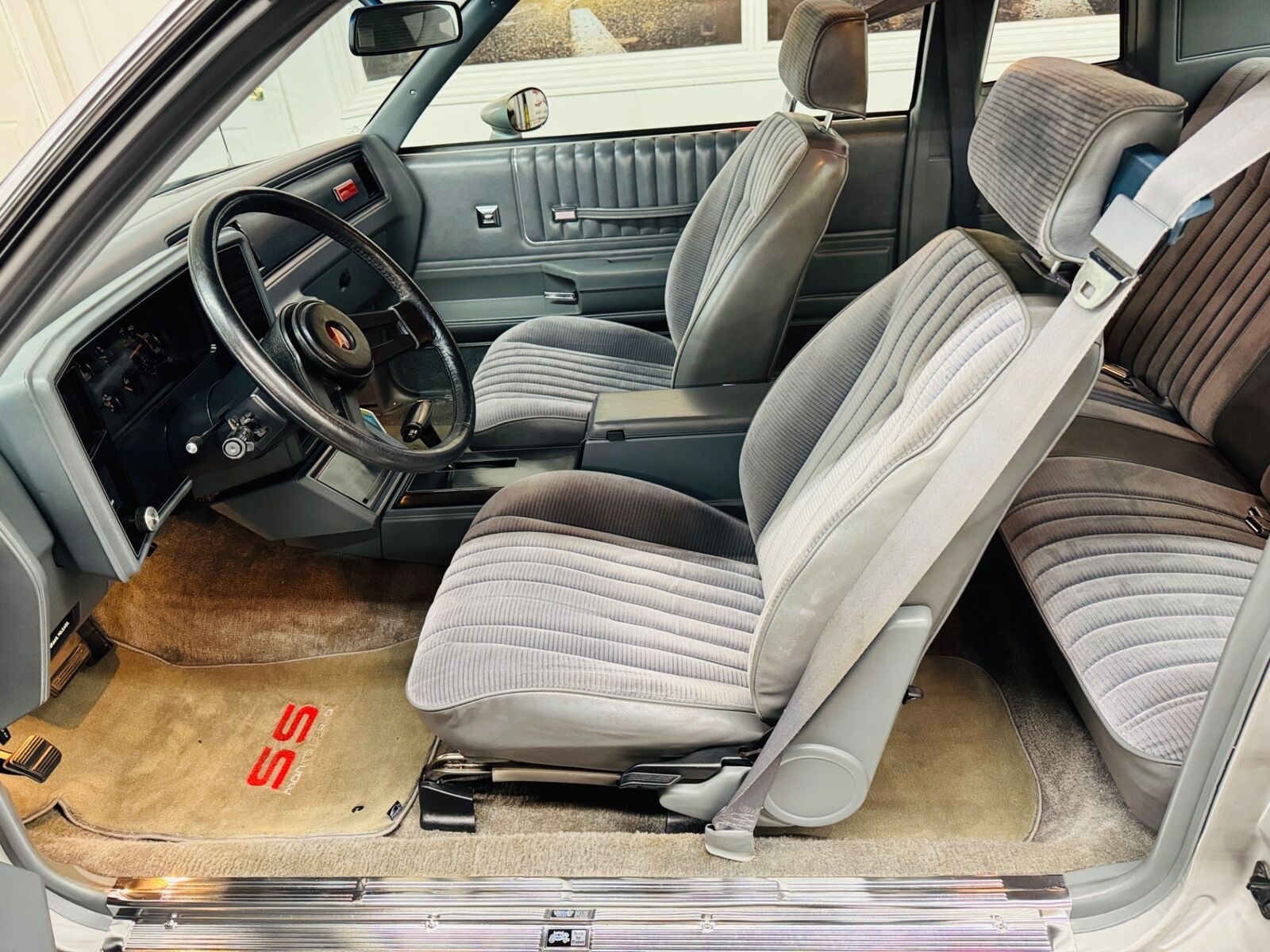 Chevrolet-Monte-Carlo-1985-Coupe-30