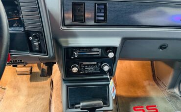 Chevrolet-Monte-Carlo-1985-Coupe-37
