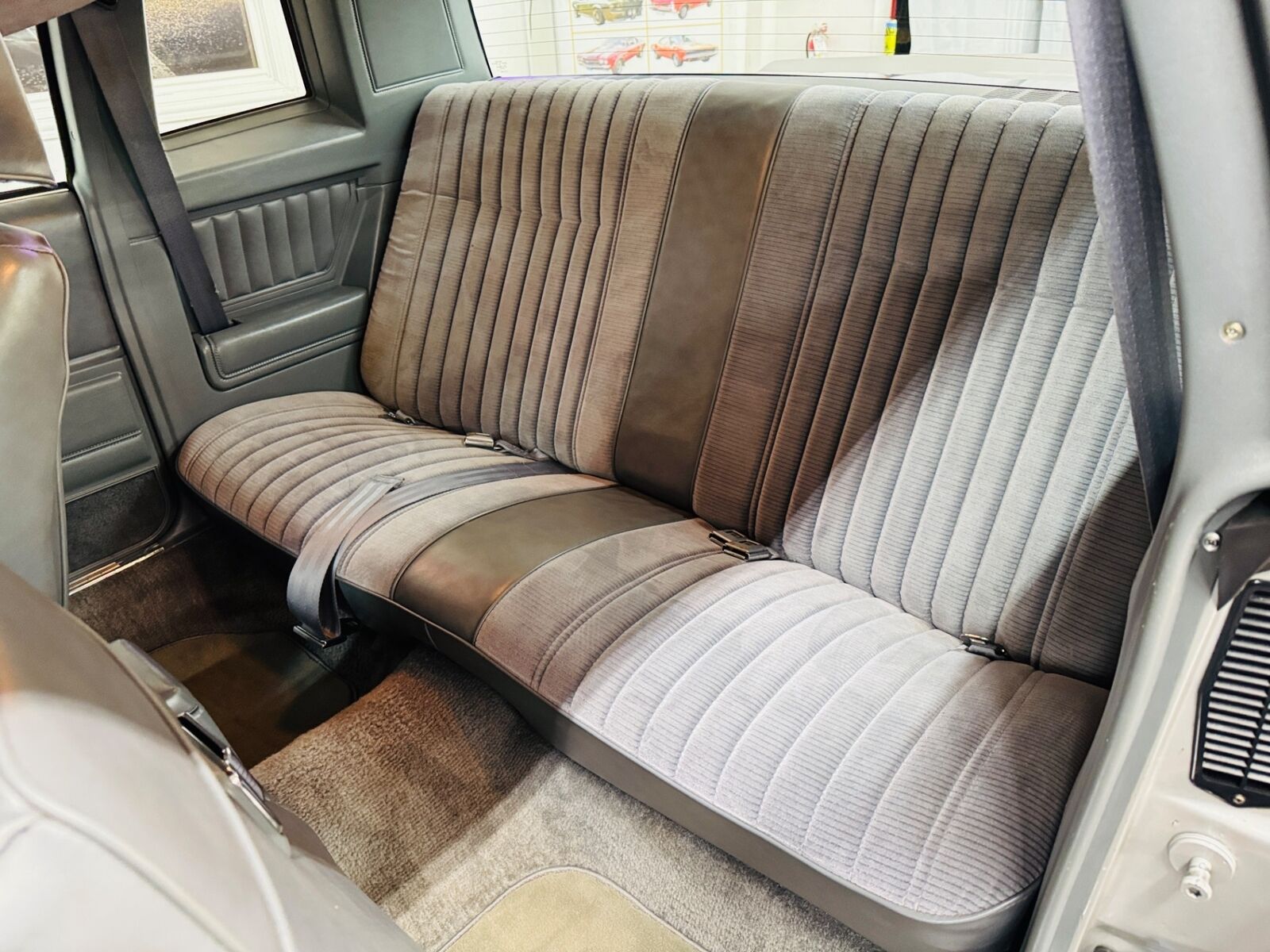 Chevrolet-Monte-Carlo-1985-Coupe-39