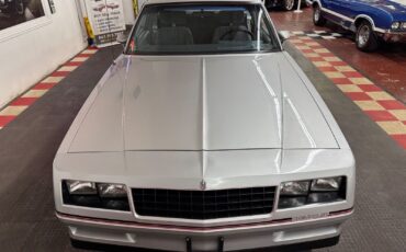 Chevrolet-Monte-Carlo-1985-Coupe-4