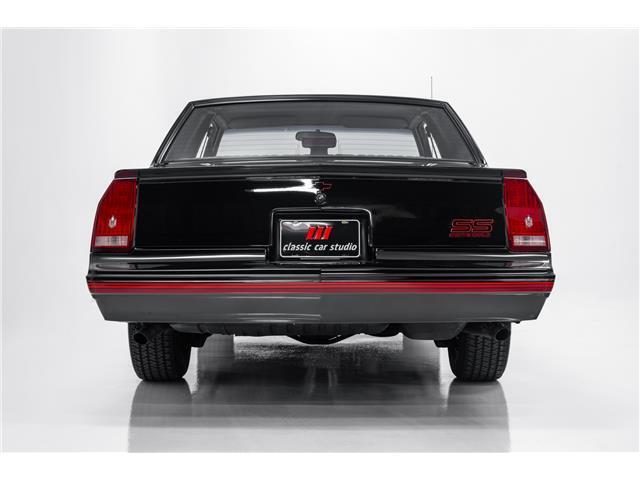 Chevrolet-Monte-Carlo-1987-2dr-Car-32