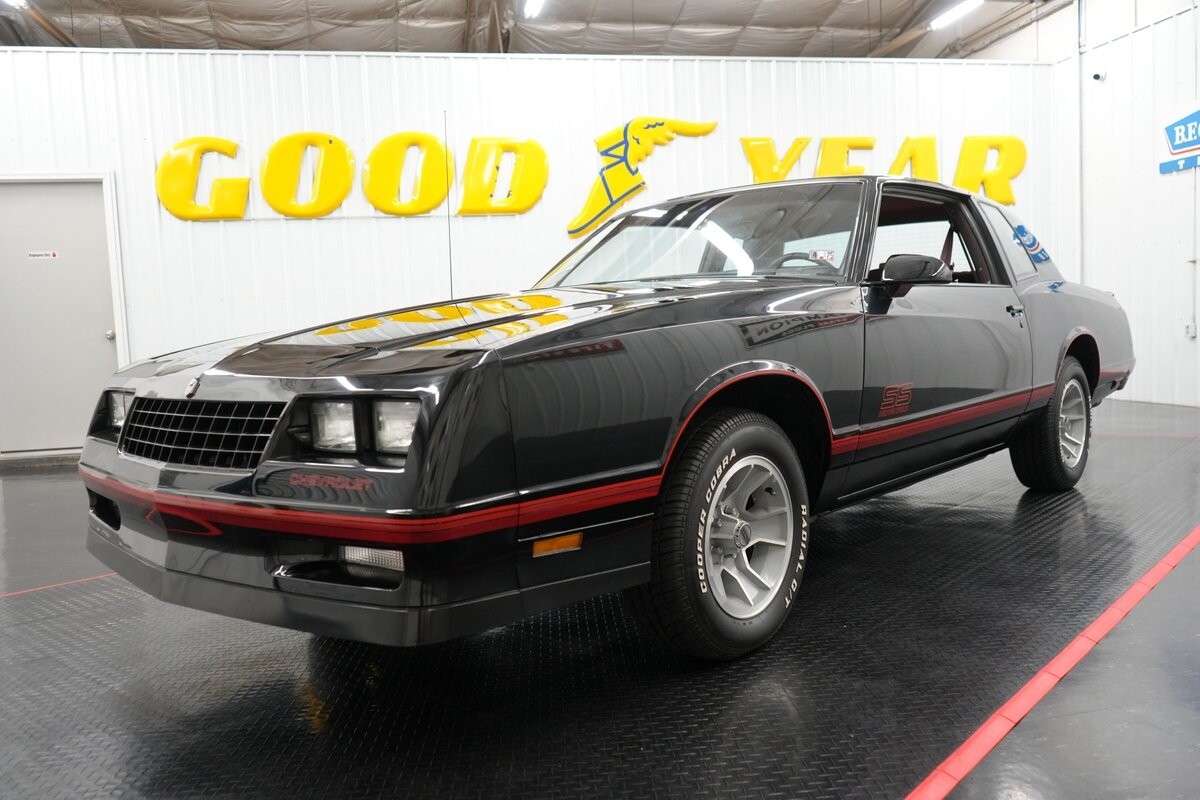Chevrolet-Monte-Carlo-1988-Coupe-1