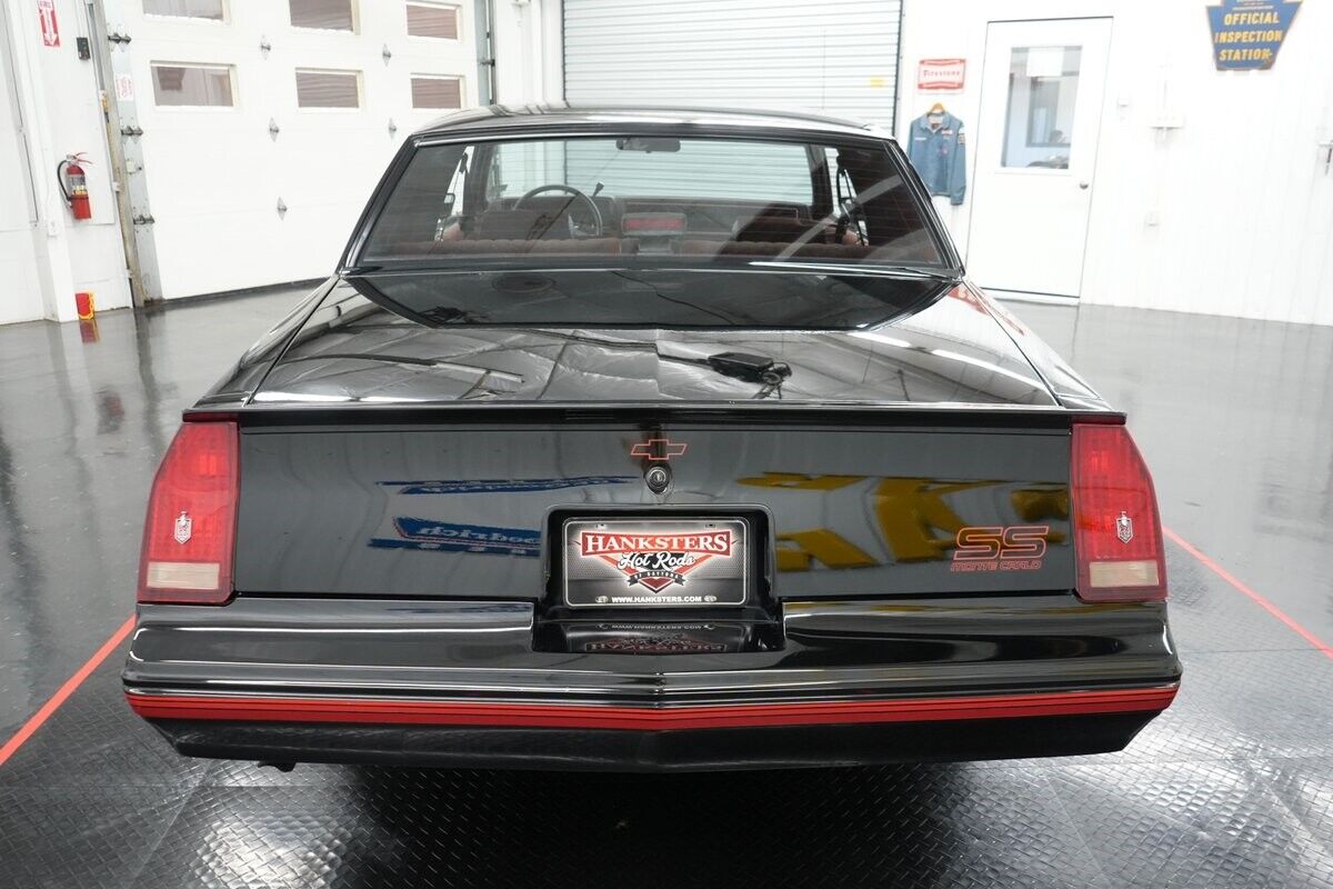 Chevrolet-Monte-Carlo-1988-Coupe-10