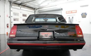 Chevrolet-Monte-Carlo-1988-Coupe-12