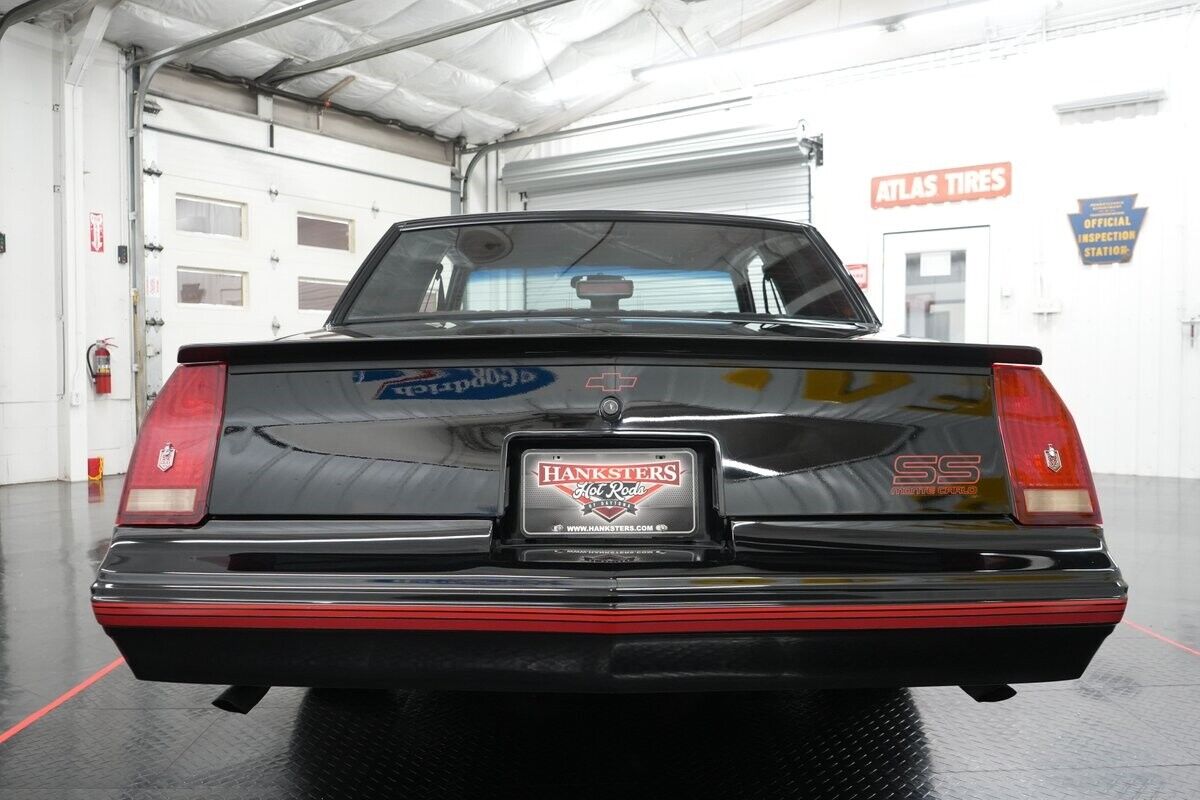Chevrolet-Monte-Carlo-1988-Coupe-12
