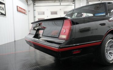Chevrolet-Monte-Carlo-1988-Coupe-13